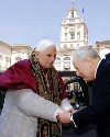 Il Presidente Ciampi accoglie il Santo Padre Benedetto XVI al suo arrivo al Quirinale