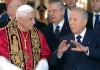 Il Presidente Ciampi con il Santo Padre Benedetto XVI. Al centro della foto il Segretario Generale del Quirinale Gaetano Gifuni