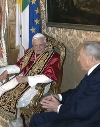 Il Presidente Ciampi a colloquio con Sua Santit&#224; Benedetto XVI, nel suo studio al Quirinale