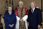 Il Presidente Ciampi con la moglie Franca e Sua Santit&#224; Benedetto XVI in occasione della visita ufficiale al Quirinale