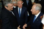 Il Presidente Ciampi con il Sottosegretario alla Presidenza del Consiglio Gianni Letta ed il Ministro dell'Economia e Finanze Domenico Siniscalco, nella sede della Borsa, in occasione della presentazione della relazione annuale della CONSOB.