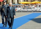 Il Presidente Ciampi, accompagnato dal Consigliere Militare Giovanni Mocci al suo arrivo in Piazza Martiri della Libert&#224;, passa in rassegna un reparto schierato.