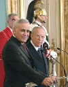 Il Presidente Ciampi con Moshe Katsav, Presidente dello Stato d'Israele, durante l'incontro con la stampa.