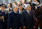 Il Presidente Ciampi con il Presidente dello Stato d'Israele, Moshe Katsav, durante la cerimonia di accoglienza.