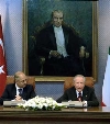 I Presidenti della Repubblica Italiana e della Repubblica di Turchia, Carlo Azeglio Ciampi e Ahmet Necdet Sezer, durante l'incontro con la stampa.