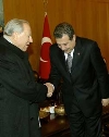 Il Presidente Ciampi con il Governatore della citt&#224; Muammer Guler  all'arrivo all'Aeroporto Ataturk