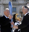 Il Presidente Ciampi prende in consegna la Torcia olimpica dalle mani di Valentino Castellani, Presidente del Comitato Organizzatore Torino 2006.