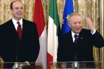 Il Presidente Ciampi con Sua Altezza il Principe Alberto II di Monaco al termine dell'incontro con i giornalisti