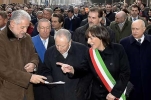 Il Presidente Ciampi con il Presidente della Regione Formigoni, il Presidente della Provincia Beretta ed il Sindaco Capitelli durante la passeggiata in  citt&#224;