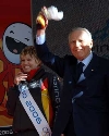 Il Presidente Ciampi con il Sindaco del Villaggio Olimpico, Mauela Di Centa, durante il messaggio agli atleti.
