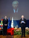 Il Presidente Ciampi, a fianco il Presidente del CIO Jacques Rogge, rivolge il suo indirizzo di saluto ai componenti del Comitato Olimpico Internazionale.