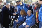 Il Presidente Ciampi, all'arrivo al Villaggio Olimpico, saluta gli Atleti e i Dirigenti