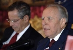 Il Presidente Ciampi, con a fianco Robert Goodkind, Presidente dell'American Jewish Committee, rivolge il suo indirizzo di saluto in occasione dell'incontro con una delegazione del Comitato Esecutivo dell'Associazione.