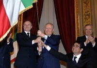 Il Presidente Ciampi con Giovanni Petrucci, Presidente del CONI, Luca Pancalli, Presidente della Federazione Italiana Sport Disabili e Comitato Paralimpico e il Segretario Generale del Quirinale, Gaetano Gifuni, nel corso dell'incontro con gli Atleti vincitori ai Giochi Olimpici e Paralimpici Invernali.
