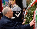 Il Presidente Ciampi depone una corona di alloro sulla lapide posta all'ingresso delle Cave Ardeatine, in occasione della cerimonia commemorativa del 62&#176; anniversario dell'eccidio delle Fosse Ardeatine.