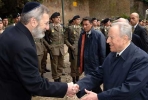 Il Presidente Ciampi nel corso della  cerimonia commemorativa del 62&#176; anniversario dell'eccidio delle Fosse Ardeatine, saluta il Rabbino Capo della comunit&#224; ebraica di Roma Riccardo Di Segni.