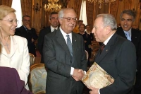 Il Presidente Ciampi saluta l'Amb. Bruno Bottai al termine dell'incontro in occasione della presentazione del terzo numero della rivista &quot;Il Quirinale - Rivista d'Arte e Storia&quot;