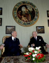 Il Presidente Ciampi a colloquio con Fr&#224; Andrew Bertie, Sovano Militare dell'Ordine di Malta, in occasione della visita ufficiale a Palazzo Magistrale.