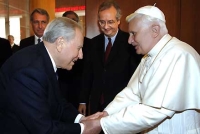 Il Presidente Ciampi, accoglie all'ingresso dell'Auditorium Parco della Musica, Sua Santit&#224; Benedetto XVI  in occasione del Concerto per il Natale di Roma, in onore del Santo Padre.