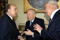 Il Presidente Ciampi con Annibale Marini, Presidente della Corte Costituzionale e Gustavo Zagrebelsky, Presidente Emerito della Corte Costituzionale in occasione della cerimonia celebrativa del 50&#176; anniversario di attivit&#224; della Corte Costituzionale