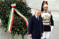 Il Presidente Ciampi all'Altare della Patria, rende omaggio al Milite Ignoto in occasione del 61&#176;anniversario della Liberazione