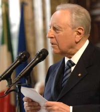 Il Presidente Ciampi rivolge il suo indirizzo di saluto ai Maestri del Lavoro del Lazio e dell'Umbria, in occasione della Festa del Lavoro
