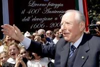 Il Presidente Ciampi festeggiato dai suoi concittadini in occasione della visita alla sua citt&#224;