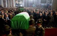 I feretri dei due alpini Manuel Fiorito e Luca Polsinelli uccisi in Afghanistan lasciano la Basilica di Santa Maria degli Angeli dopo i solenni funerali, presente il Capo dello Stato Ciampi e le Alte cariche dello Stato, civili e militari.