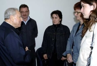 Il Presidente Ciampi si intrattiene con i familiari di Massimiliano Clementini, ferito gravemente, durante la visita ai ricoverati nell'ospedale del Celio.