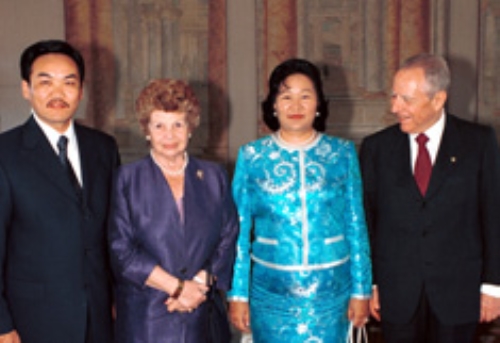 Visita Ufficiale del Presidente della Mongolia, S.E. il Signor Natsaguiin Bagabandi e Consorte. Roma, 5 giugno 2000.