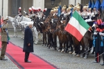 Il Presidente della Repubblica Sergio Mattarella passa in rassegna 