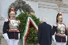Il Presidente della Repubblica Sergio Mattarella depone una corona d'alloro sulla Tomba del Milite Ignoto