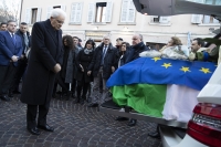 Il Presidente della Repubblica Sergio Mattarella a Trento davanti al feretro di Antonio Megalizzi