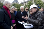 Il Presidente della Repubblica Sergio Mattarella nel corso della visita alla Cattedrale di Notre- Dame 