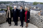 Il Presidente della Repubblica Sergio Mattarella con il Presidente della Repubblica Francese Emmanuel Macron, la Sig.ra Laura e la Sig.ra Brigitte al Castello di Amboise, in occasione delle celebrazioni per il 500esimo anniversario della morte di Leonardo da Vinci