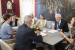Il Presidente Sergio Mattarella e la Sig.ra Laura,alla Hofburg, con il Presidente Federale della Repubblica d'Austria Alexander Van der Bellen, e la consorte, Doris Schmidauer,in occasione della visita di Stato nella Repubblica d'Austria
