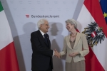 Il Presidente Sergio Mattarella al Palazzo della Cancelleria Federale con il Ministro della Digitalizzazione e dell'Economia, Elisabeth Udolf-Strobl, in occasione della visita di Stato nella Repubblica d'Austria. 
