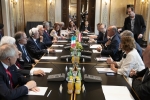 Il Presidente Sergio Mattarella a Palazzo Epstein durante i colloqui con il Presidente del Consiglio Nazionale, Wolfgang Sobotka, e le rispettive delegazioni, in occasione della visita di Stato nella Repubblica d'Austria. 
