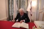 Il Presidente della Repubblica Sergio Mattarella firma i Libri d'onore dell'Università di Vienna e del LEI 