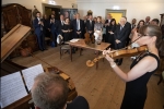 Il Presidente Sergio Mattarella e il Presidente Federale della Repubblica d'Austria Alexander Van der Bellen durante la visita alla casa Natale di Mozart 