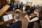 Il Presidente Sergio Mattarella e il Presidente Federale della Repubblica d'Austria Alexander Van der Bellen durante la visita alla casa Natale di Mozart 