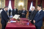 Il Presidente della Repubblica Sergio Mattarella con il dott. Giuseppe Provenzano, Ministro senza portafoglio, in occasione del giuramento