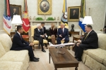 Il Presidente della Repubblica Sergio Mattarella, allo Studio Ovale con il Presidente degli Stati Uniti d’America, Donald Trump, in occasione della Visita Ufficiale negli Stati Uniti d'America   
