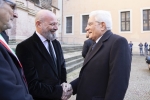 Il Presidente della Repubblica Sergio Mattarella,accolto da Stefano Bonaccini, Presidente Regione Emilia Romagna, in occasione della cerimonia di conferimento del Sigillum Magnum al Presidente della Repubblica Portoghese
