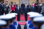 Il Presidente della Repubblica Sergio Mattarella a Bologna con il Presidente Repubblica Portoghese, Marcelo Nuno Duarte Rebelo de Sousa, durante gli onori militari.
