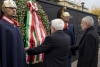 Il Presidente della Repubblica Sergio Mattarella e il Presidente della Repubblica Federale Austriaca  Alexander Van der Bellen, in occasione della deposizione di una corona di alloro al monumento alla memoria, presso il Muro della Memoria