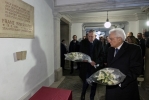 Il Presidente della Repubblica Sergio Mattarella e il Presidena e della Repubblica Federale Austriaca  Alexander Van der Bellen, in occasione della deposizione di due mazzi di fiori alla base della targa a memoria del Maestro Franz Innerhofer