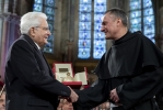 Il Presidente Mattarella riceve da padre Mauro Gambetti, la “Lampada della pace di San Francesco”, dono dai Frati del Sacro Convento di Assisi. 