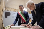 Il Presidente della Repubblica Sergio Mattarella con il Sindaco di Parma Federico Pizzarotti  in occasione delle celebrazioni per l'inaugurazione di "Parma Capitale italiana della Cultura 2020"