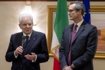 Il Presidente della Repubblica Sergio Mattarella con l’Ambasciatore d’Italia a Doha Alessandro Prunas, in occasione dell’incontro con il personale dell’Ambasciata e delle altre Istituzioni italiane presenti in Qatar